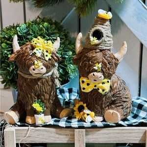 Farmhouse bee highland cow couple decor 
Handmade!